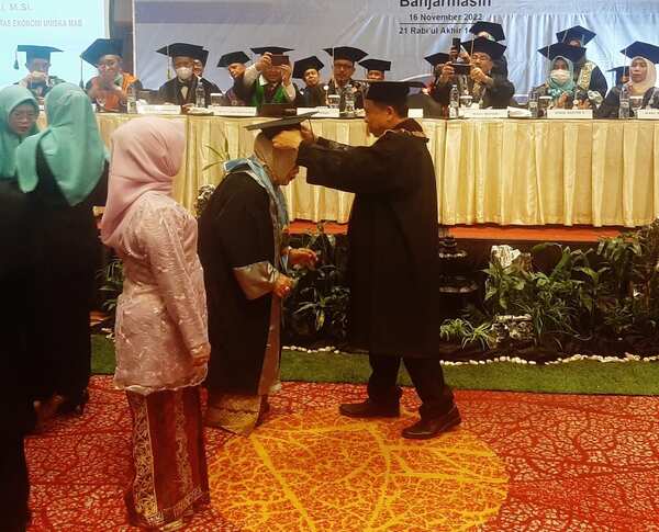 Rektor Uniska Kukuhkan Guru Besar Yang Ke-4 - Barito Post